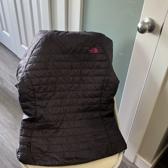 North Face Jacket, women’s medium. - Picture 3 of 3